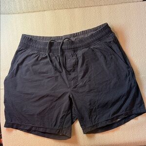 RHÔNE Men’s Med.Striped Black Shorts